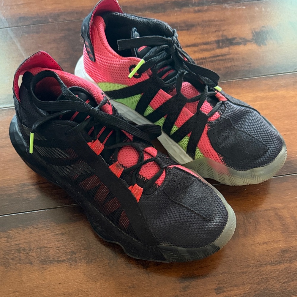 Adidas Boys Dame 6 Ruthless Sneaker Size 4Y Black Green Red VGUC